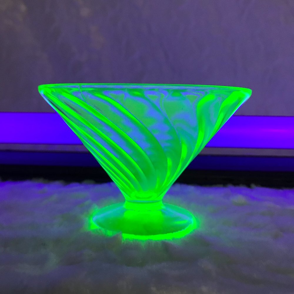 Vaseline Uranium Federal Glass Swirl Dessert Cup #57 - Picture 4 of 12